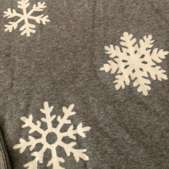 Faux Pearl Snowflake Calligraphie Sweater - Picture 4 of 9